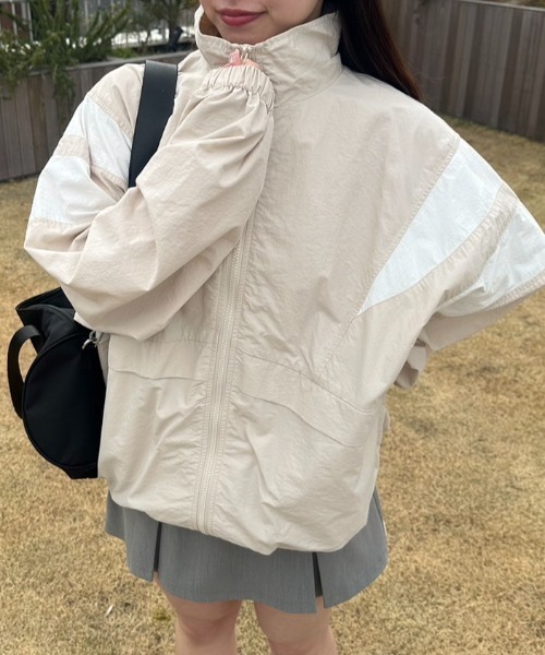 OLIVE des OLIVE(オリーブデオリーブ)の「配色トラックジャケット 1041070040(マウンテンパーカー・レディース・ベージュ/サックスブルー/ブラック/オフホワイト・FREE)」の3枚目の写真