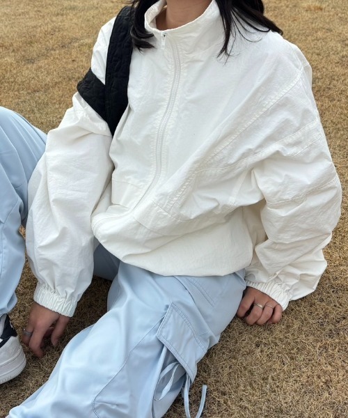 OLIVE des OLIVE(オリーブデオリーブ)の「配色トラックジャケット 1041070040(マウンテンパーカー・レディース・ベージュ/サックスブルー/ブラック/オフホワイト・FREE)」の2枚目の写真