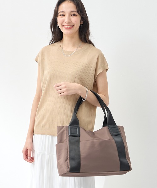 A/C DESIGN BY ALPHA CUBIC（エーシーデザインバイアルファキュービック）の「【EC別注】軽量A4トートバッグ 【A4・ノートパソコン・タブレット収納可能】【追加2】（トートバッグ・レディース・モカ/ブラック/チャコールグレー・フリー）」の16枚目の写真