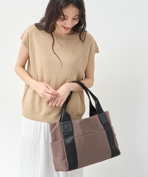 A/C DESIGN BY ALPHA CUBIC（エーシーデザインバイアルファキュービック）の「【EC別注】軽量A4トートバッグ 【A4・ノートパソコン・タブレット収納可能】【追加2】（トートバッグ・レディース・モカ/ブラック/チャコールグレー・フリー）」の19枚目の写真