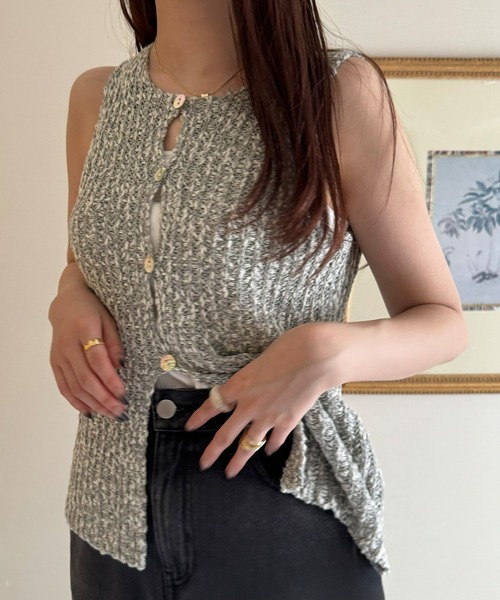 JUNOAH（ジュノア）の「前後2WAYバックオープンニットタンク（タンクトップ・レディース・グレイッシュベージュ/ブラック/グレー・MEDIUM）」の2枚目の写真