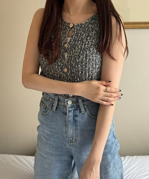 JUNOAH（ジュノア）の「前後2WAYバックオープンニットタンク（タンクトップ・レディース・グレイッシュベージュ/ブラック/グレー・MEDIUM）」の6枚目の写真