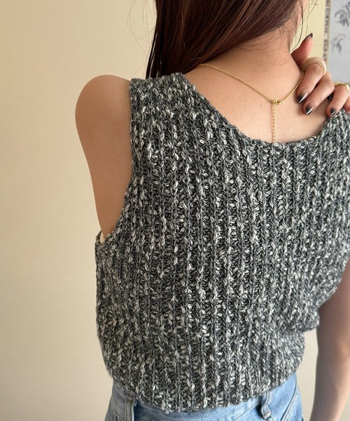 JUNOAH（ジュノア）の「前後2WAYバックオープンニットタンク（タンクトップ・レディース・グレイッシュベージュ/ブラック/グレー・MEDIUM）」の8枚目の写真