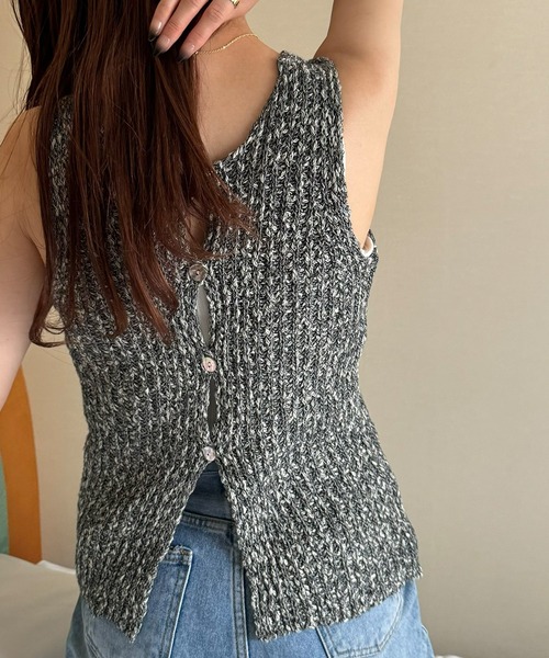 JUNOAH（ジュノア）の「前後2WAYバックオープンニットタンク（タンクトップ・レディース・グレイッシュベージュ/ブラック/グレー・MEDIUM）」の9枚目の写真