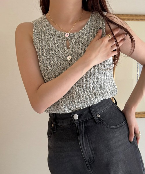 JUNOAH（ジュノア）の「前後2WAYバックオープンニットタンク（タンクトップ・レディース・グレイッシュベージュ/ブラック/グレー・MEDIUM）」の14枚目の写真