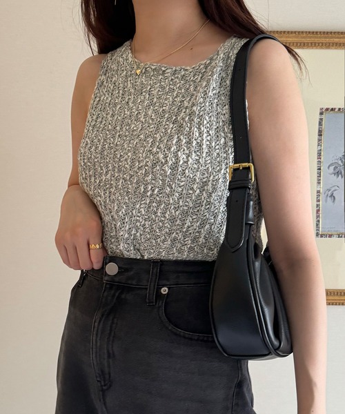 JUNOAH（ジュノア）の「前後2WAYバックオープンニットタンク（タンクトップ・レディース・グレイッシュベージュ/ブラック/グレー・MEDIUM）」の4枚目の写真