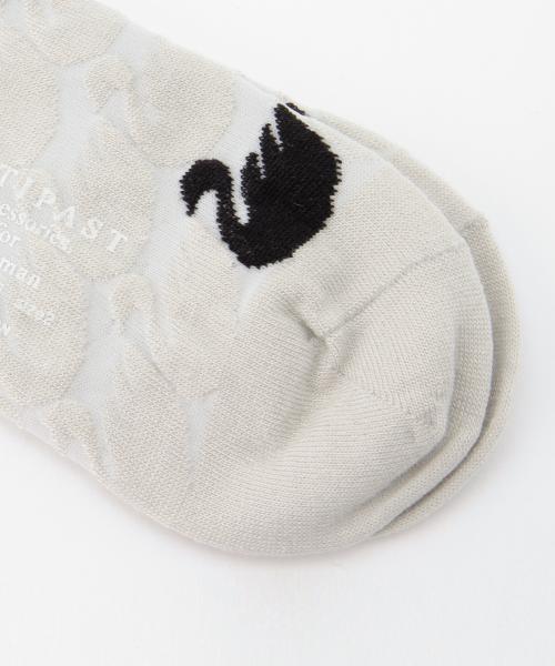 ANTIPAST(アンティパスト)の「ANTIPAST / ラインスワン ハイソックス(ソックス/靴下・レディース・シルバー/ブラック・ONE SIZE)」の7枚目の写真