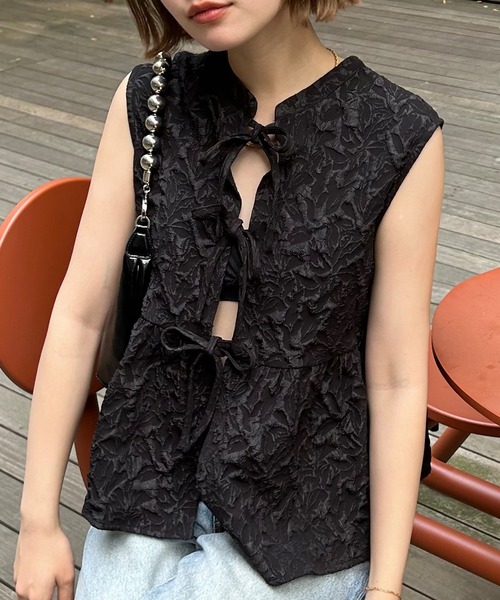 JUNOAH（ジュノア）の「2wayリボンジャガードノースリーブトップス（シャツ/ブラウス・レディース・ブラック/アイボリー/ブラウン・LARGE/MEDIUM/X-LARGE）」の3枚目の写真