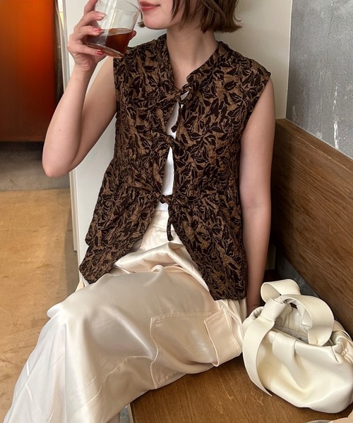 JUNOAH（ジュノア）の「2wayリボンジャガードノースリーブトップス（シャツ/ブラウス・レディース・ブラック/アイボリー/ブラウン・LARGE/MEDIUM/X-LARGE）」の13枚目の写真