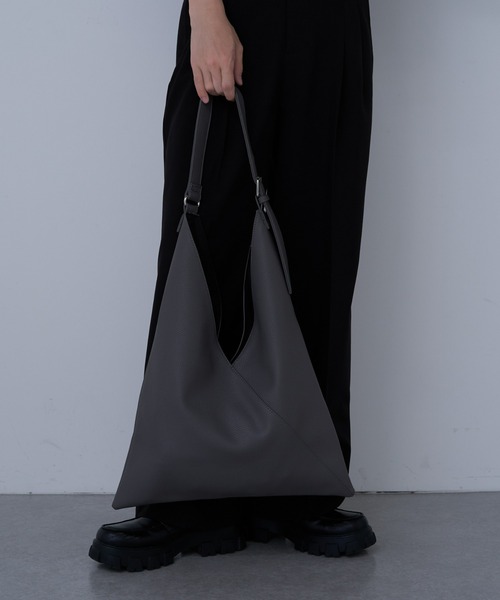 COLONY 2139（コロニートゥーワンスリーナイン）の「シュリンクホーボーバッグ（トートバッグ・メンズ・ブラック/グレー・FREE）」の2枚目の写真
