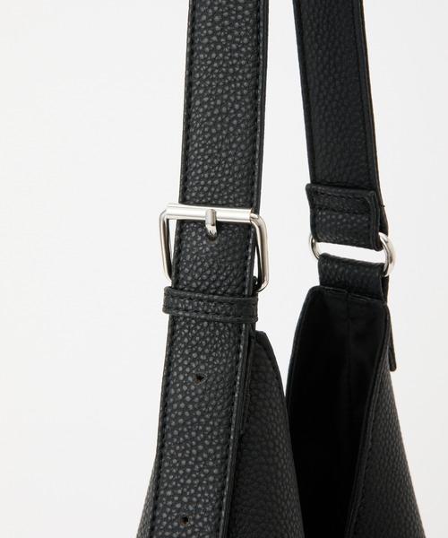 COLONY 2139（コロニートゥーワンスリーナイン）の「シュリンクホーボーバッグ（トートバッグ・メンズ・ブラック/グレー・FREE）」の3枚目の写真