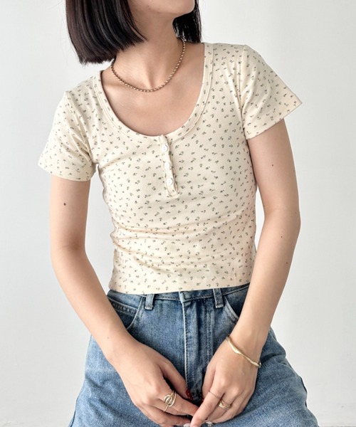 CLEA(クレア)の「フラワー柄コンパクト半袖トップス(Tシャツ/カットソー・レディース・アイボリー・FREE)」の10枚目の写真
