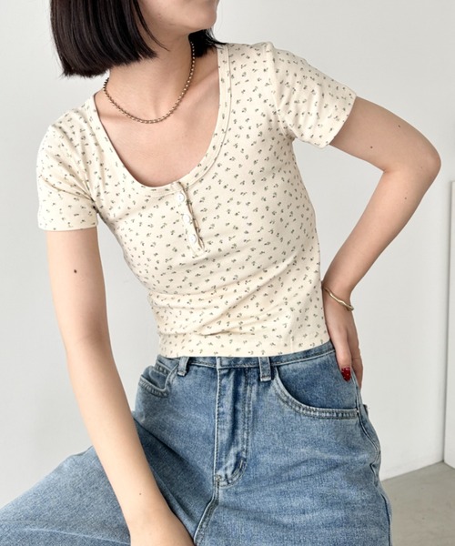 CLEA(クレア)の「フラワー柄コンパクト半袖トップス(Tシャツ/カットソー・レディース・アイボリー・FREE)」の11枚目の写真
