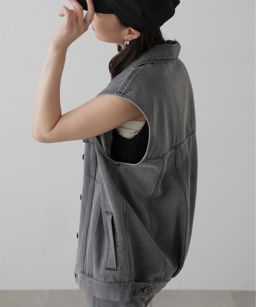 FREE'S MART（フリーズマート）の「ミドル丈デニムベスト（デニムジャケット・レディース・グレー/ブラック/ライトインディゴブルー・FREE）」の21枚目の写真