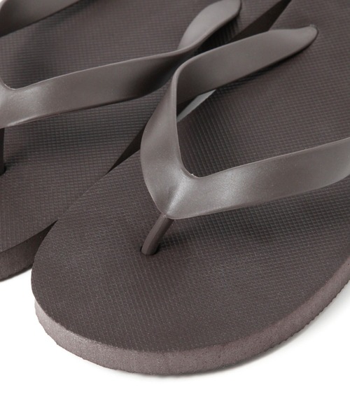 LAKOLE(ラコレ)の「ビーチサンダル / 130562(サンダル・レディース・チャコール/アイボリー・LARGE/MEDIUM)」の4枚目の写真