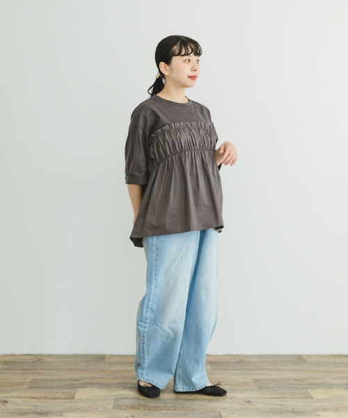 ITEMS URBANRESEARCH（アイテムズ アーバンリサーチ）の「ギャザードッキングハンソデTシャツ（Tシャツ/カットソー・レディース・チャコールグレー/オフホワイト・FREE）」の15枚目の写真