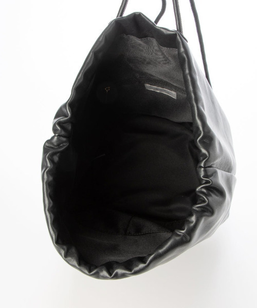 cache cache（カシュ カシュ）の「カシュカシュ cachecache / ガーメント合皮ボンサック（バックパック/リュック・レディース・アイボリー/ブラック・FREE）」の12枚目の写真