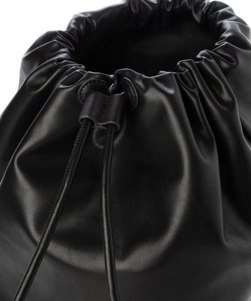 cache cache（カシュ カシュ）の「カシュカシュ cachecache / ガーメント合皮ボンサック（バックパック/リュック・レディース・アイボリー/ブラック・FREE）」の13枚目の写真