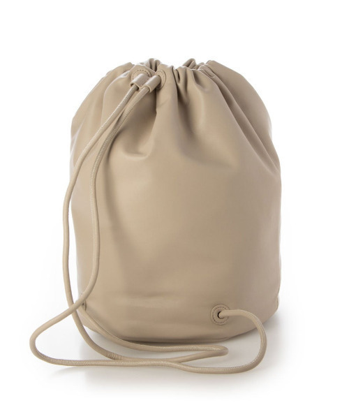 cache cache（カシュ カシュ）の「カシュカシュ cachecache / ガーメント合皮ボンサック（バックパック/リュック・レディース・アイボリー/ブラック・FREE）」の4枚目の写真