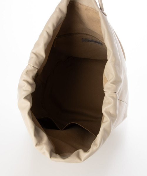 cache cache（カシュ カシュ）の「カシュカシュ cachecache / ガーメント合皮ボンサック（バックパック/リュック・レディース・アイボリー/ブラック・FREE）」の6枚目の写真