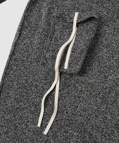 TAN（タン）の「BELTED V/LINE KNITTED SKIRT（スカート・レディース・ブラックミックス/ネイビー・FREE）」の6枚目の写真