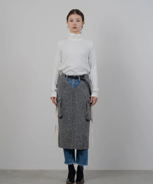 TAN（タン）の「BELTED V/LINE KNITTED SKIRT（スカート・レディース・ブラックミックス/ネイビー・FREE）」の3枚目の写真