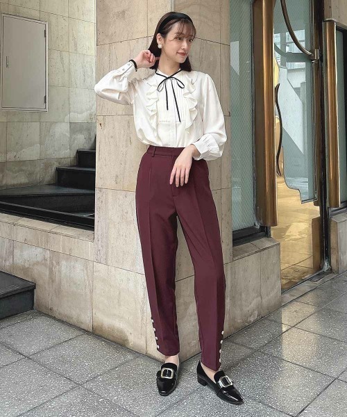 an another angelus（アンアナザーアンジェラス）の「【2サイズ展開】パール釦使いシガレットパンツ/ananotherangelus（その他パンツ・レディース・ブラウン系その他/ブラック・1/2）」の7枚目の写真