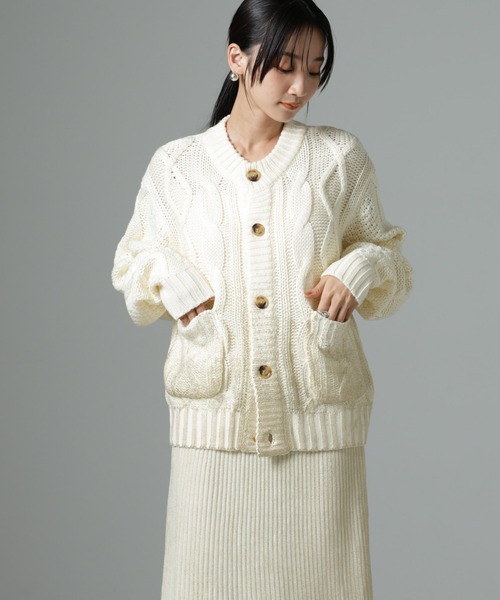 LOGAN knitting mills(ローガンニッティングミルズ)の「LOGAN/FOil カーディガン(カーディガン/ボレロ・レディース・アイボリー/チャコール・FREE)」の2枚目の写真