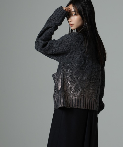 LOGAN knitting mills(ローガンニッティングミルズ)の「LOGAN/FOil カーディガン(カーディガン/ボレロ・レディース・アイボリー/チャコール・FREE)」の4枚目の写真