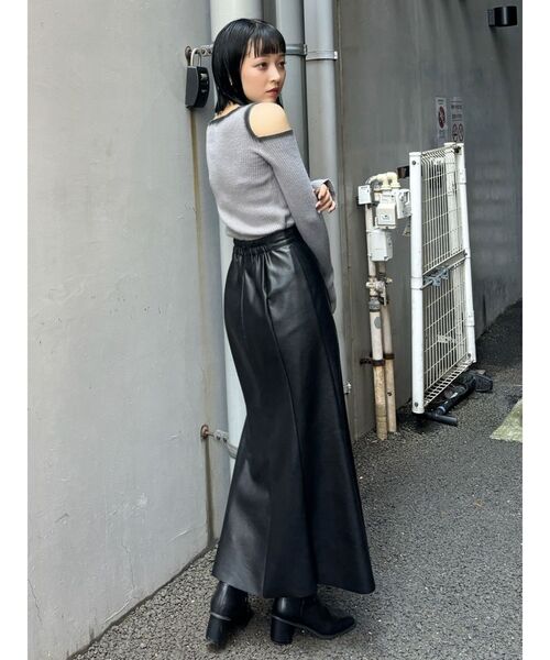 MURUA（ムルーア）の「フェイクレザーマーメイドスカート（スカート・レディース・ブラック/グレー・1/2）」の22枚目の写真