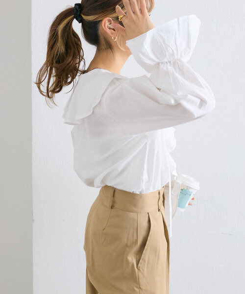 w closet(ダブルクローゼット)の「ラッフルフリルブラウス(シャツ/ブラウス・レディース・チャコールグレー/オフホワイト/グリーン・FREE)」の11枚目の写真