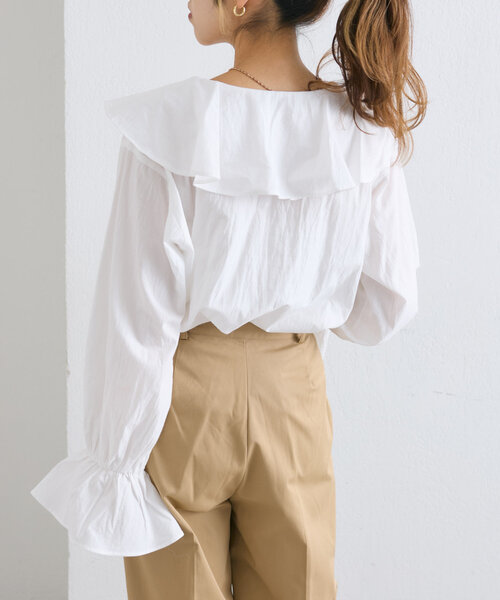 w closet(ダブルクローゼット)の「ラッフルフリルブラウス(シャツ/ブラウス・レディース・チャコールグレー/オフホワイト/グリーン・FREE)」の12枚目の写真