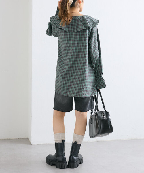 w closet(ダブルクローゼット)の「ラッフルフリルブラウス(シャツ/ブラウス・レディース・チャコールグレー/オフホワイト/グリーン・FREE)」の8枚目の写真