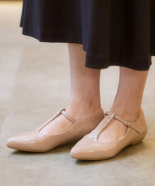 7days Life Styling（セブンデイズライフスタイリング）の「ポインテッドトゥＴストラップパンプスシューズ（ワイズ２Ｅ）（オフィス女子モニターコラボ）（パンプス・レディース・ブラック系その他/グレイッシュベージュ/ブラック・S/LL/L/M）」の16枚目の写真