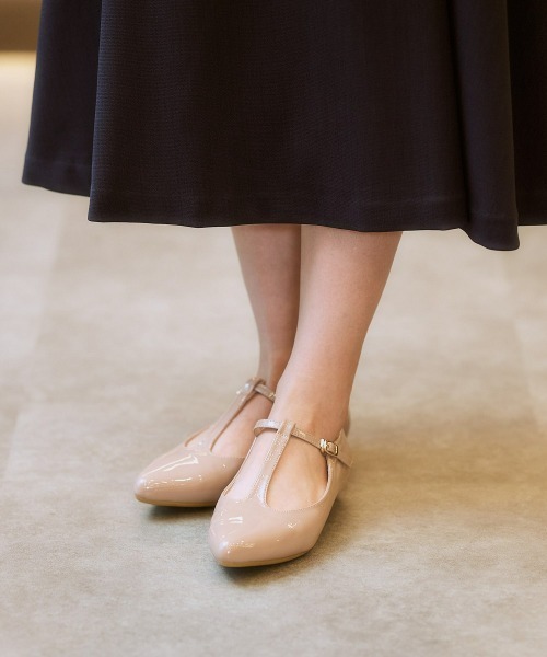 7days Life Styling（セブンデイズライフスタイリング）の「ポインテッドトゥＴストラップパンプスシューズ（ワイズ２Ｅ）（オフィス女子モニターコラボ）（パンプス・レディース・ブラック系その他/グレイッシュベージュ/ブラック・S/LL/L/M）」の19枚目の写真