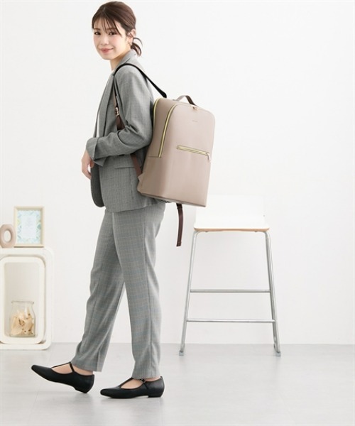 7days Life Styling（セブンデイズライフスタイリング）の「ポインテッドトゥＴストラップパンプスシューズ（ワイズ２Ｅ）（オフィス女子モニターコラボ）（パンプス・レディース・ブラック系その他/グレイッシュベージュ/ブラック・S/LL/L/M）」の4枚目の写真