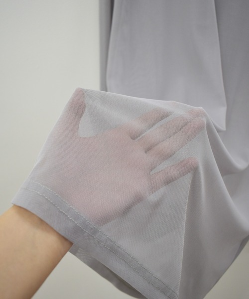 Reurie'(レウリィ)の「【ZOZO限定】ニュアンスオーバーシアートップス/nuance color over sheer top 長袖 クルーネック シースルー 透け感 シンプル カジュアル モード レイヤード 重ね着 日よけ 日差し対策 プール 水着(Tシャツ/カットソー・レディース・アイボリー/ライトグレー/ピンク・FREE)」の15枚目の写真