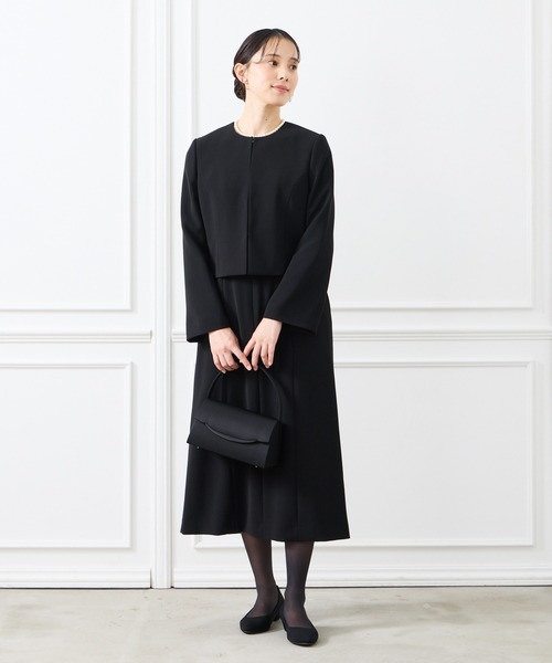 AIMER（エメ）の「【喪服・礼服・WEB限定】マシンウォッシャブル セミフレアスリーブノーカラージャケット・前開きロングワンピース 2点セットブラックフォーマルアンサンブル（スーツセット・レディース・ブラック・7号/15号/13号/11号/9号）」の6枚目の写真