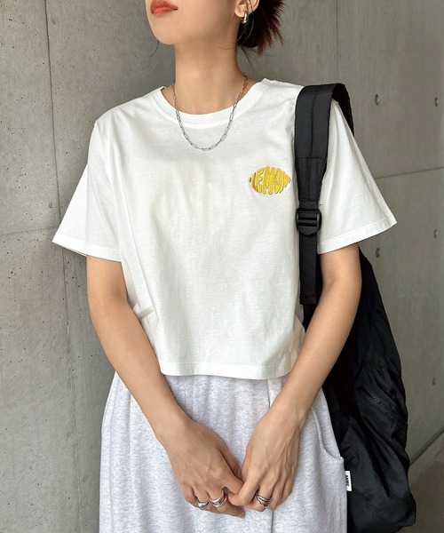 andme(アンドミー)の「フルーツロゴミニTシャツ(Tシャツ/カットソー・レディース・ホワイト系その他/ホワイト系その他2/ホワイト系その他3・M)」の1枚目の写真