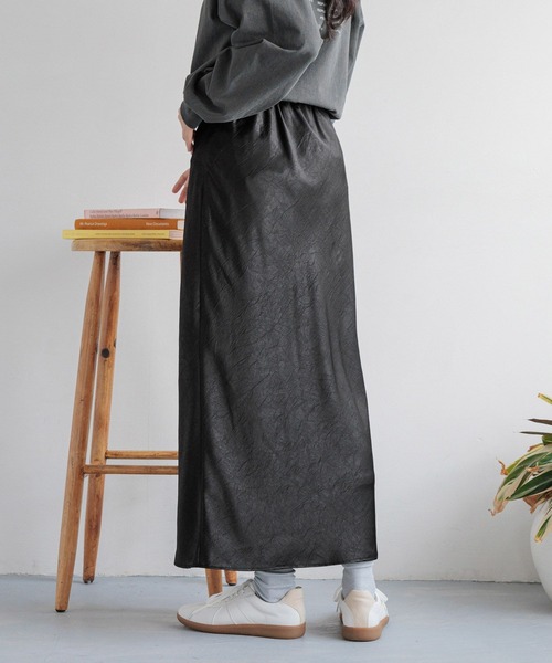 LOWRYS FARM（ローリーズファーム）の「シワサテンスカート　 291132（スカート・レディース・チャコールグレー/グリーン/アイボリー/ブラック・FREE）」の17枚目の写真