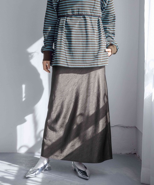 LOWRYS FARM（ローリーズファーム）の「シワサテンスカート　 291132（スカート・レディース・チャコールグレー/グリーン/アイボリー/ブラック・FREE）」の20枚目の写真
