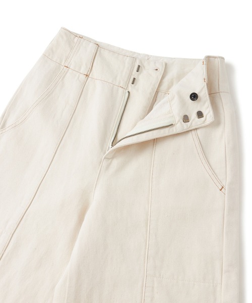 LIVINGTONE（リヴィントーン）の「LIVINGTONE(リヴィントーン) VANDAL - Baker high rise wide with slit（デニムパンツ・レディース・ホワイト/インディゴブルー・36/38/34）」の4枚目の写真