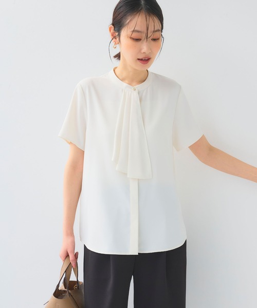 CROSS FUNCTION(クロスファンクション)の「《シワになりにくい》正解シルキードライラッフル半袖ブラウス【CF/クロスファンクション】(シャツ/ブラウス・レディース・ライラック/オフホワイト/ライトグレー・L/M/LL)」の2枚目の写真