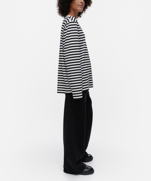marimekko(マリメッコ)の「Tasaraita unisex / shirt(Tシャツ/カットソー・レディース・ブラック・X-SMALL/SMALL/MEDIUM/LARGE/X-LARGE)」の2枚目の写真