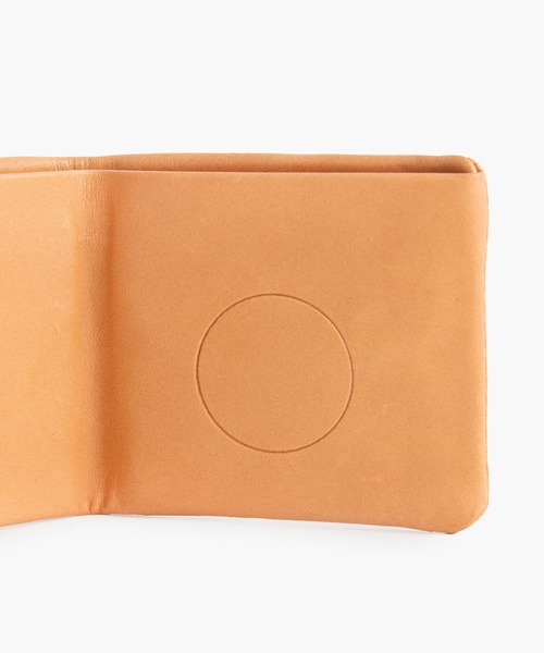 COSMIC WONDER（コズミックワンダー）の「Naturally-tanned leather bifold wallet（財布・レディース・ブラウン/ナチュラル/ブラック・FREE）」の7枚目の写真