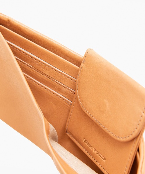 COSMIC WONDER（コズミックワンダー）の「Naturally-tanned leather bifold wallet（財布・レディース・ブラウン/ナチュラル/ブラック・FREE）」の13枚目の写真