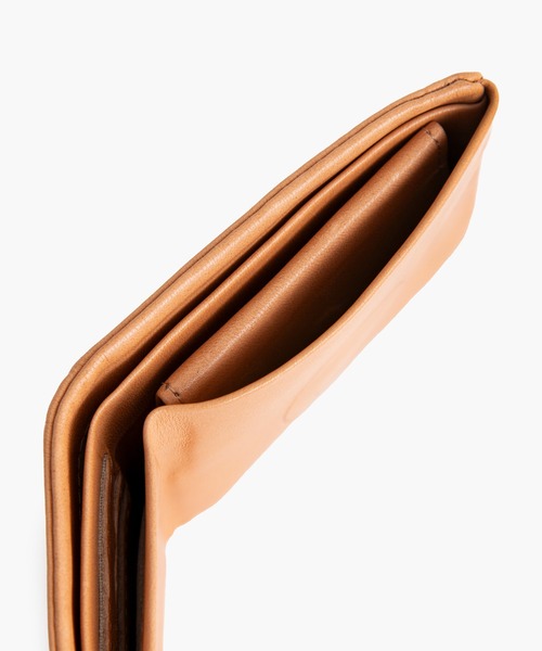 COSMIC WONDER（コズミックワンダー）の「Naturally-tanned leather bifold wallet（財布・レディース・ブラウン/ナチュラル/ブラック・FREE）」の19枚目の写真