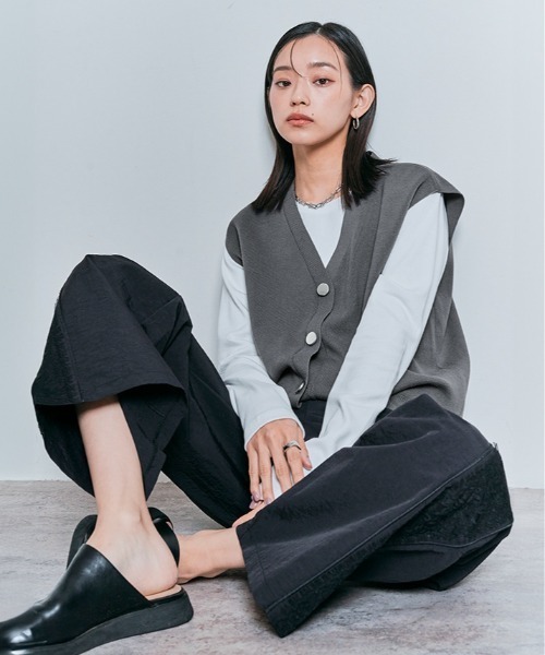 W:Huku(フーク)の「Vネック コットン ニット ベスト(ニット/セーター・レディース・チャコール/ライトグレー/ブラック・L/M)」の5枚目の写真