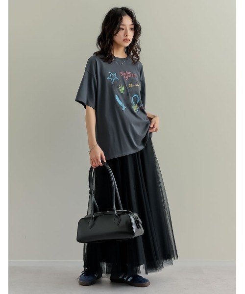 Re:EDIT（リエディ）の「[UVカット][接触冷感]オーバーサイズプラネットグラフィックTシャツ（Tシャツ/カットソー・レディース・ホワイト/チャコールグレー/ブラック・MEDIUM/LARGE）」の14枚目の写真