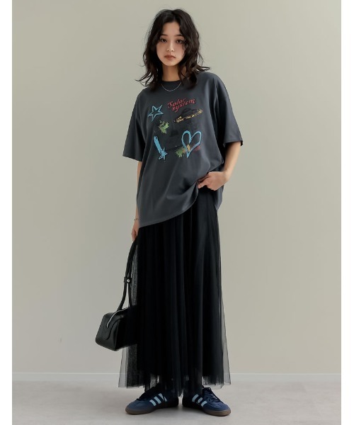 Re:EDIT（リエディ）の「[UVカット][接触冷感]オーバーサイズプラネットグラフィックTシャツ（Tシャツ/カットソー・レディース・ホワイト/チャコールグレー/ブラック・MEDIUM/LARGE）」の5枚目の写真